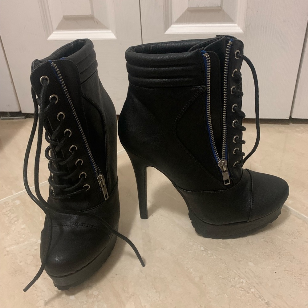 Heeled boots